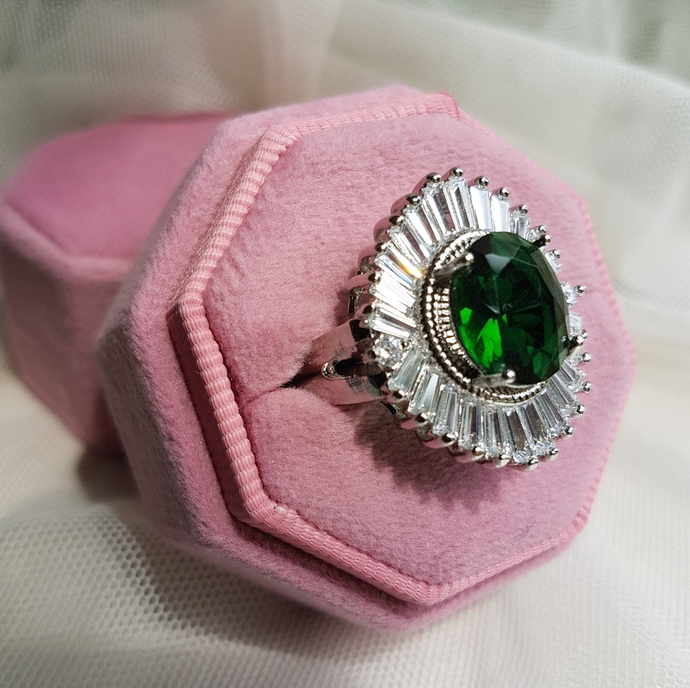 Swarovski Elements 925 Silver Emerald Green Oval Baguette Starburst Ring NEW - Picture 11 of 13